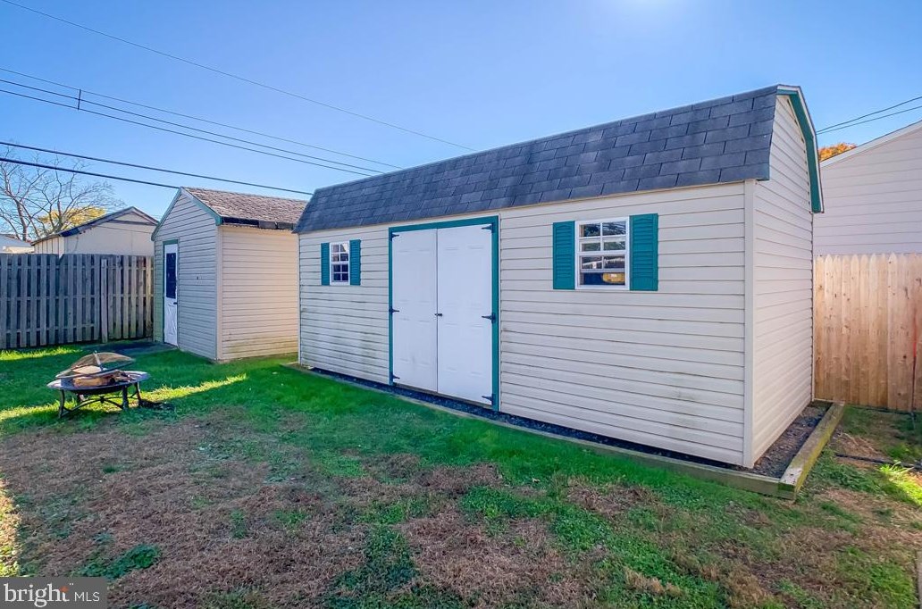 30 Sugarmaple Ln, Levittown PA 19055-2005 exterior