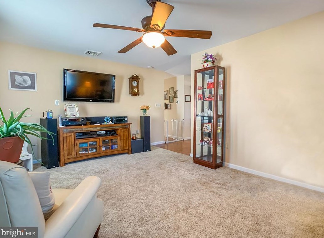 30 Sugarmaple Ln, Levittown PA 19055-2005 exterior