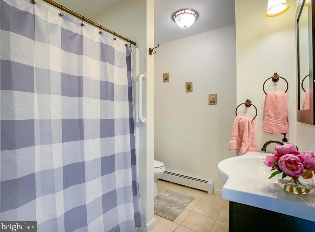 30 Sugarmaple Ln, Levittown PA 19055-2005 exterior