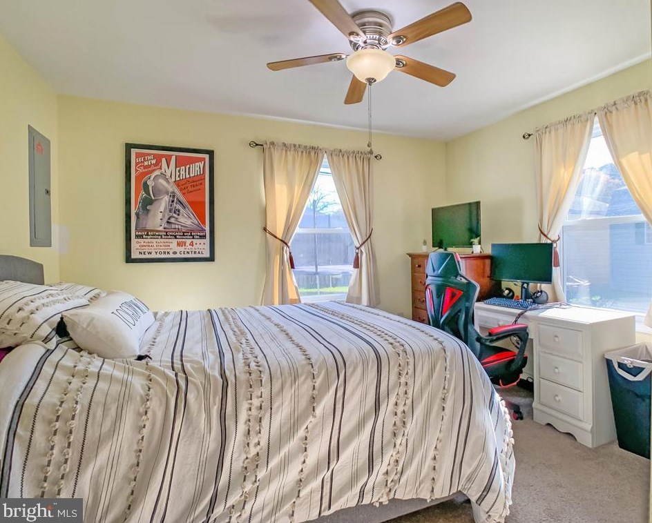 30 Sugarmaple Ln, Levittown PA 19055-2005 exterior