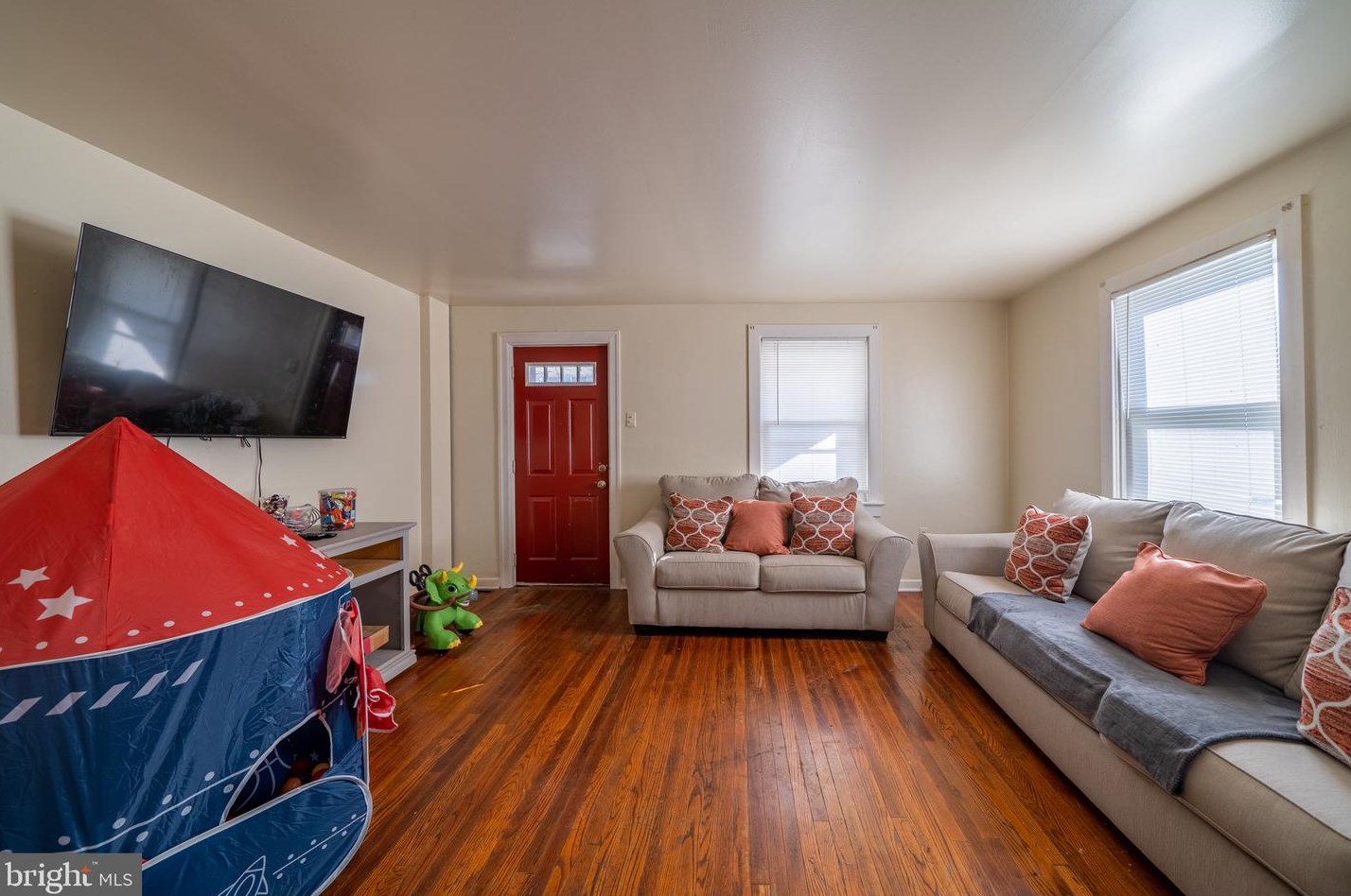 817 Chestnut St, Romansville, PA 19320-3316