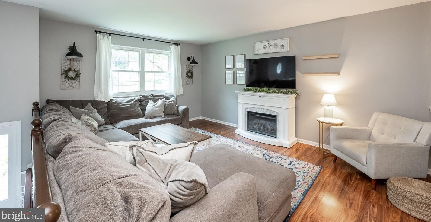 10 Glen View Ln, Downingtown, PA 19335