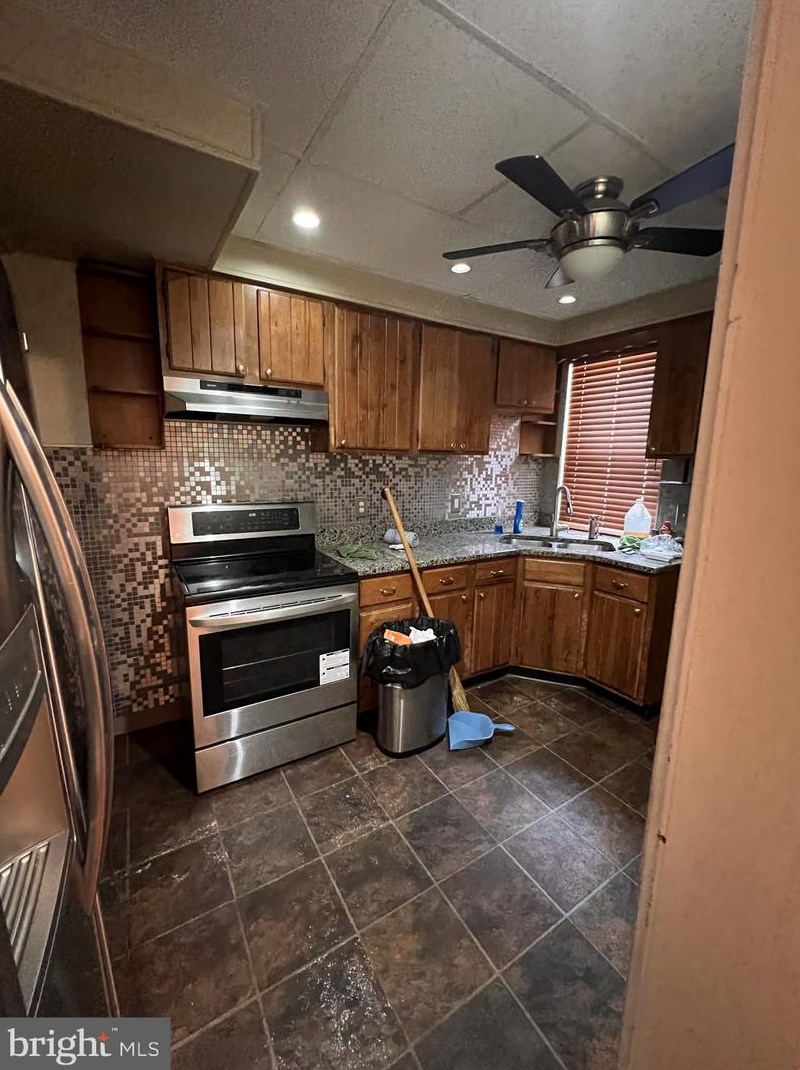 126 Mowry St, Chester PA  19013-5024 exterior