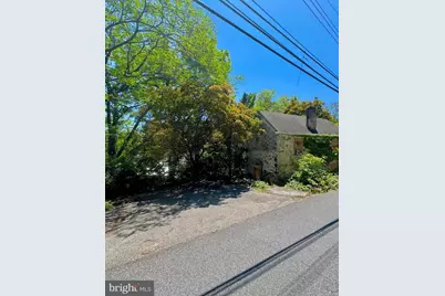 455 N Sycamore Avenue, Secane, PA 19018 - Photo 1