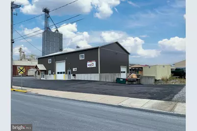 217 S Railroad Avenue, New Holland, PA 17557 - Photo 1