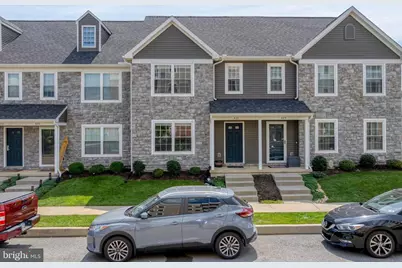 427 Springwood Drive, Lebanon, PA 17042 - Photo 1