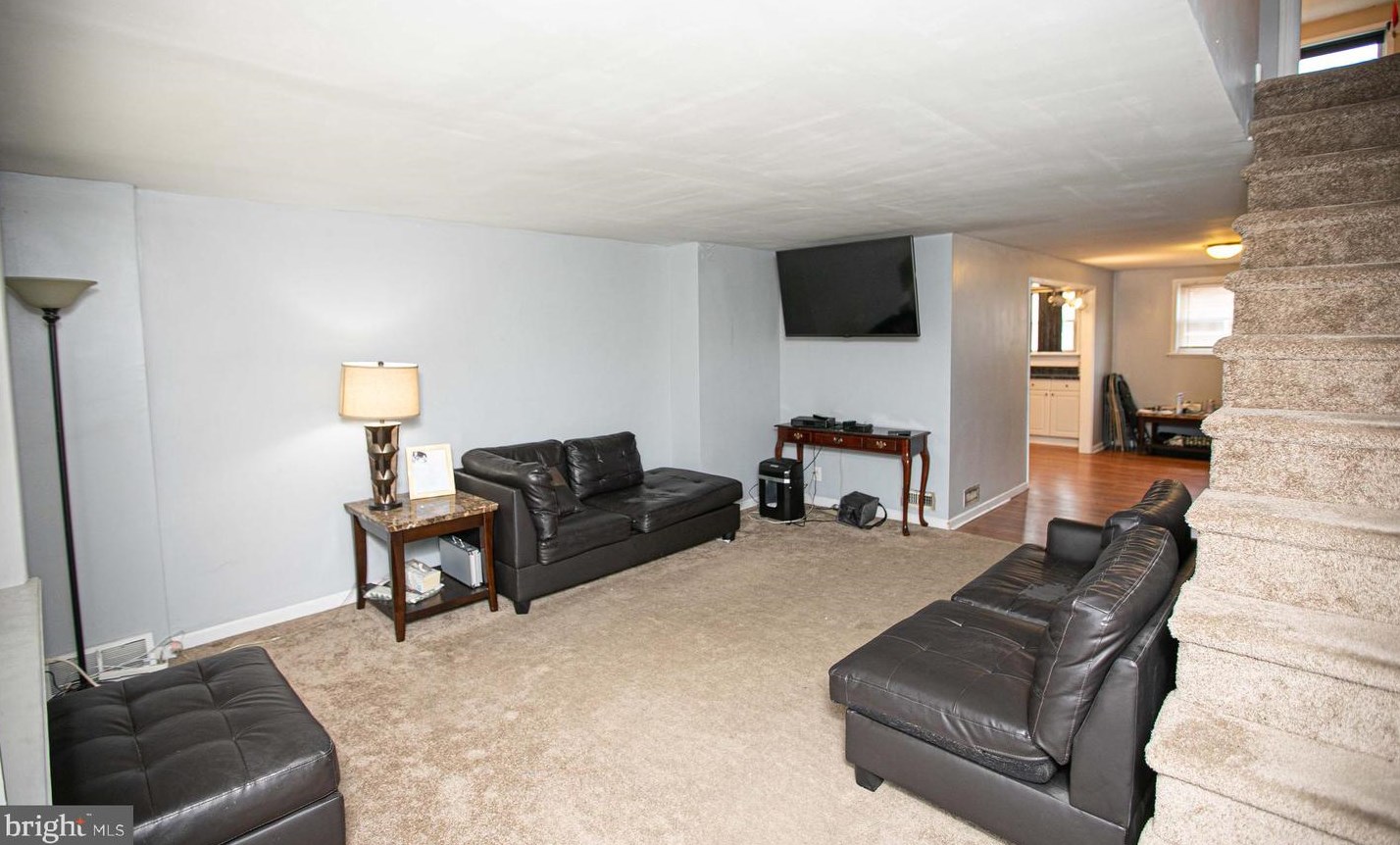 6324 Cottage St, Philadelphia, PA 19135-3221
