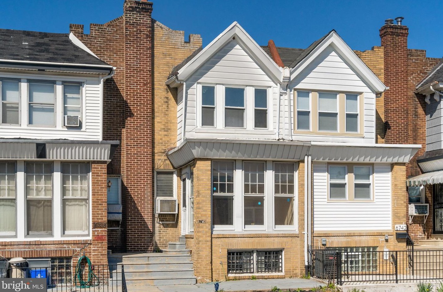 6740 Smedley St, Philadelphia, PA 19126-2758