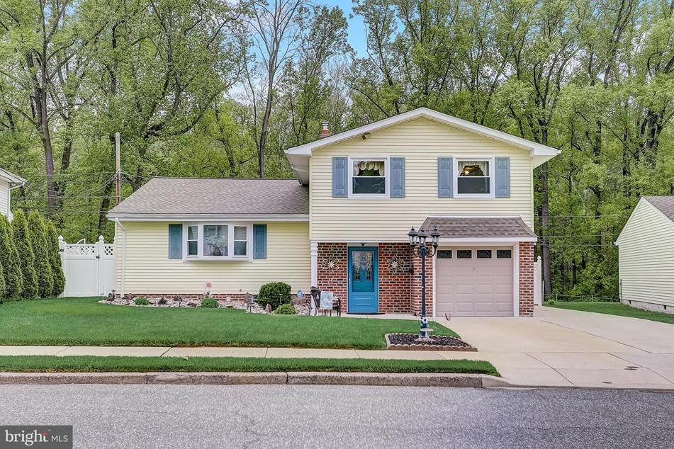 1024 Norvelt Dr, Philadelphia, PA 19115 MLS PAPH2112204 Coldwell Banker