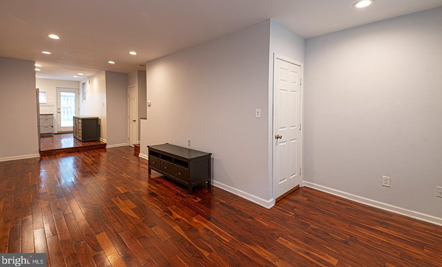 965 N American St, Philadelphia, PA 19123