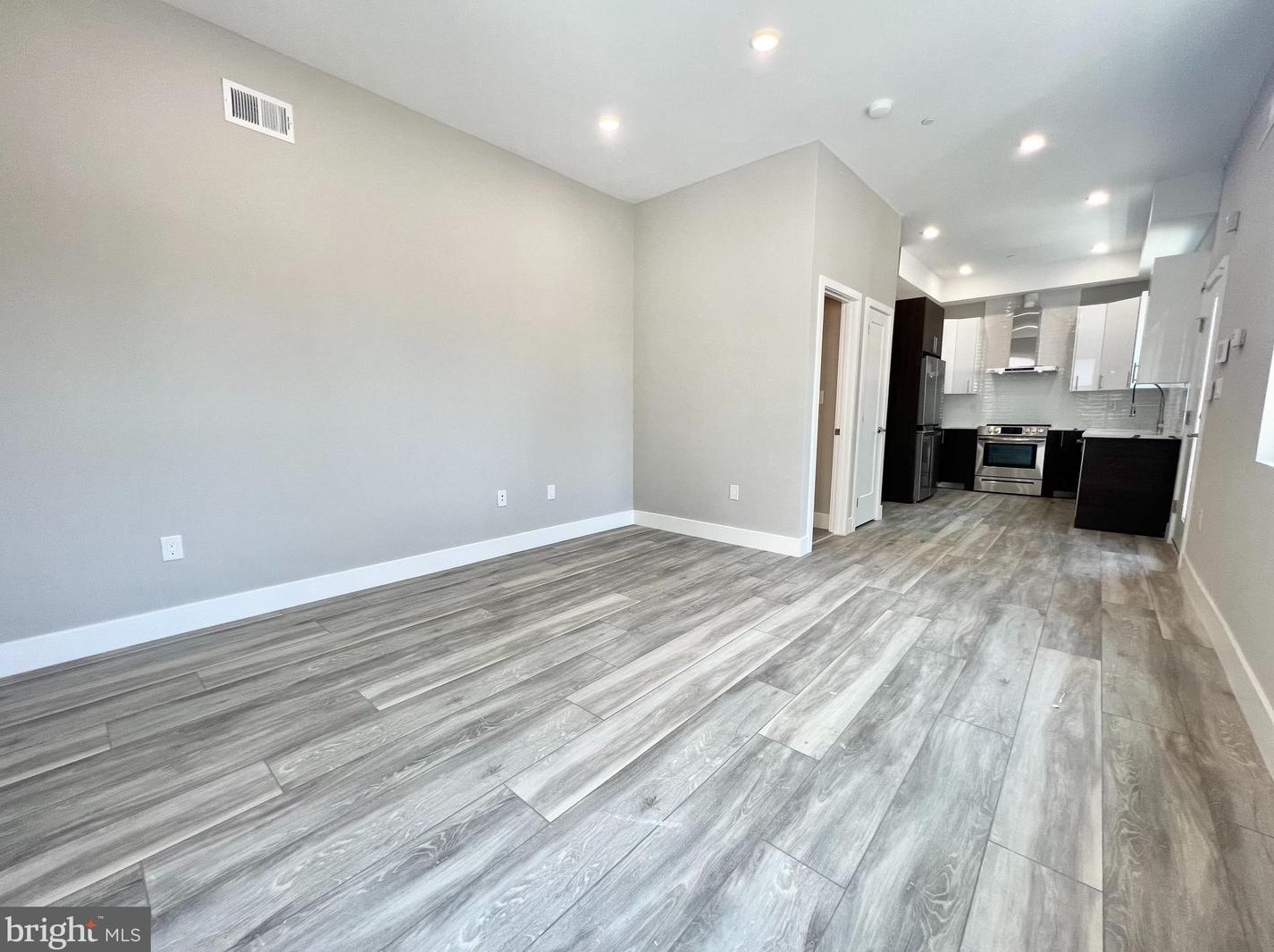 1068 N Front St #2, Philadelphia, PA 19123