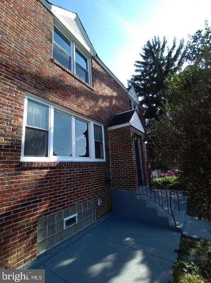 1542 Upsal St, Philadelphia, PA 19150-1423