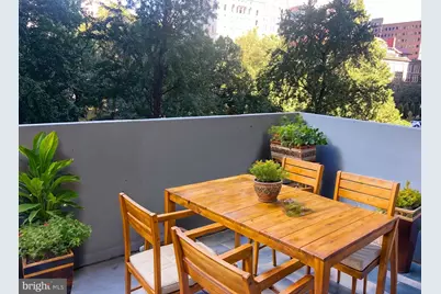 604 S Washington Square #308, Philadelphia, PA 19106 - Photo 1