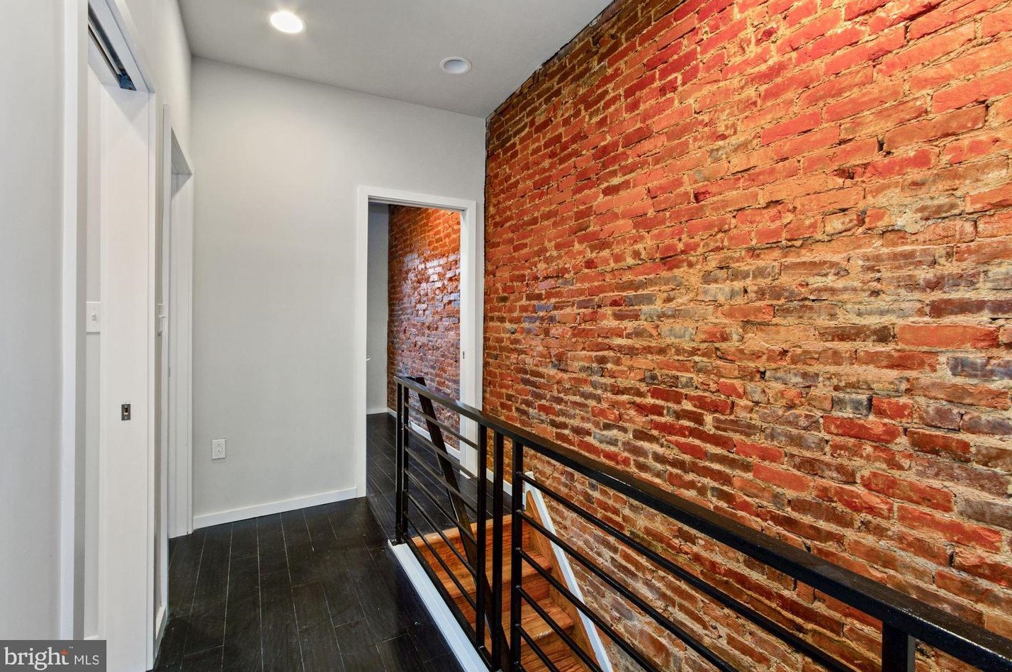 1939 Laveer St, Philadelphia PA 19141-1403 exterior