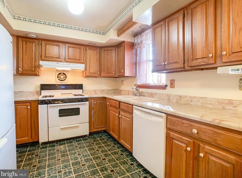 3855 Ronnald Dr, Philadelphia PA  19154-3507 exterior