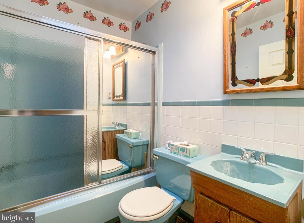 3855 Ronnald Dr, Philadelphia PA  19154-3507 exterior