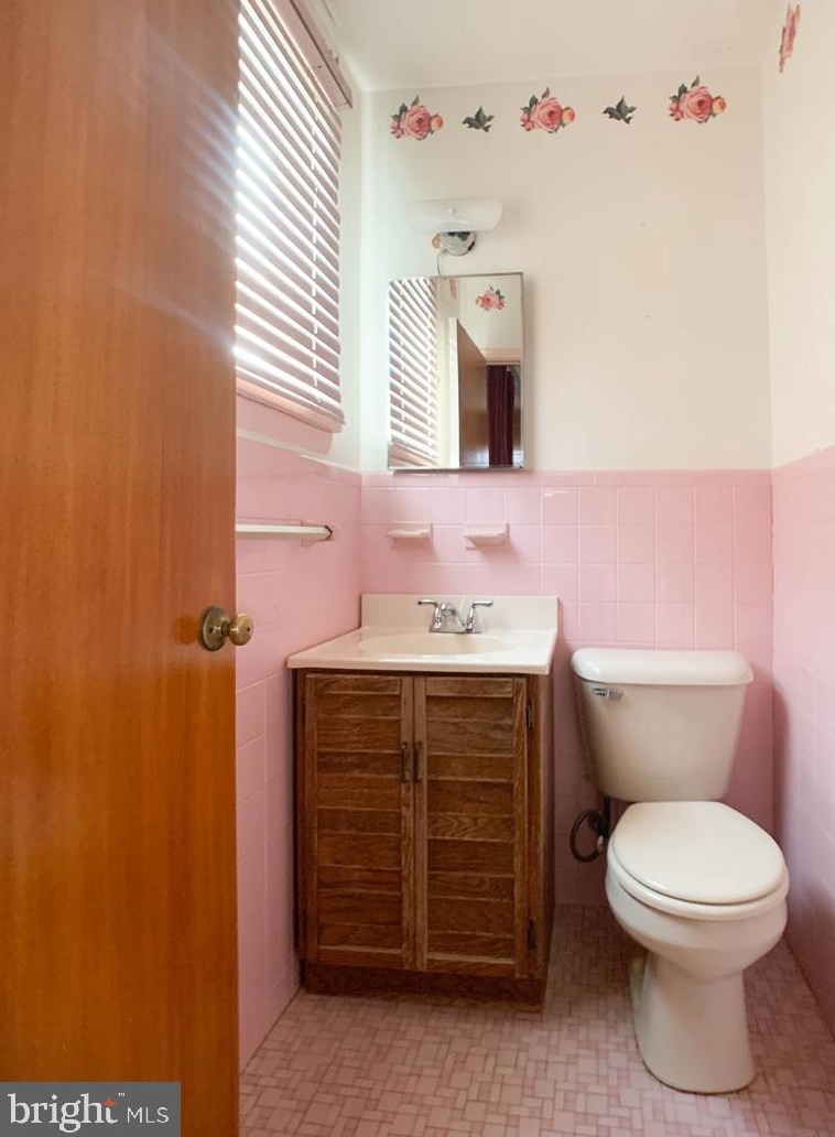 3855 Ronnald Dr, Philadelphia PA  19154-3507 exterior