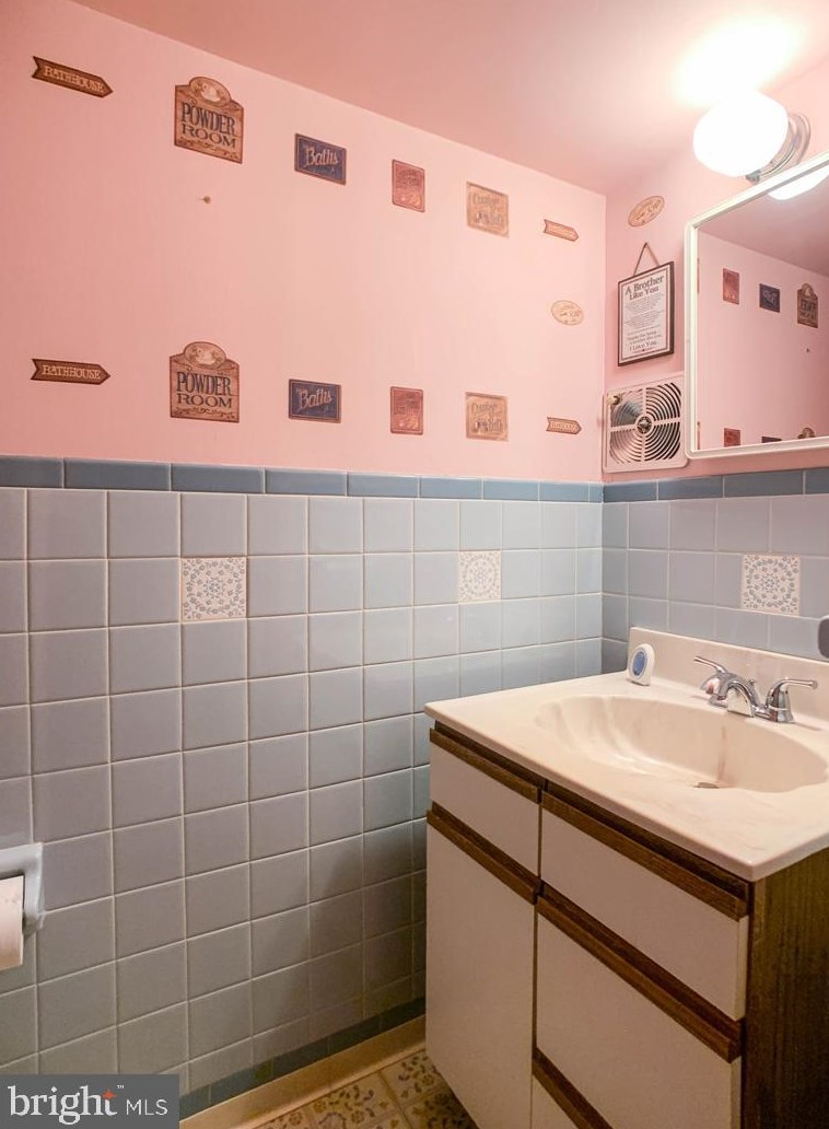 3855 Ronnald Dr, Philadelphia PA  19154-3507 exterior