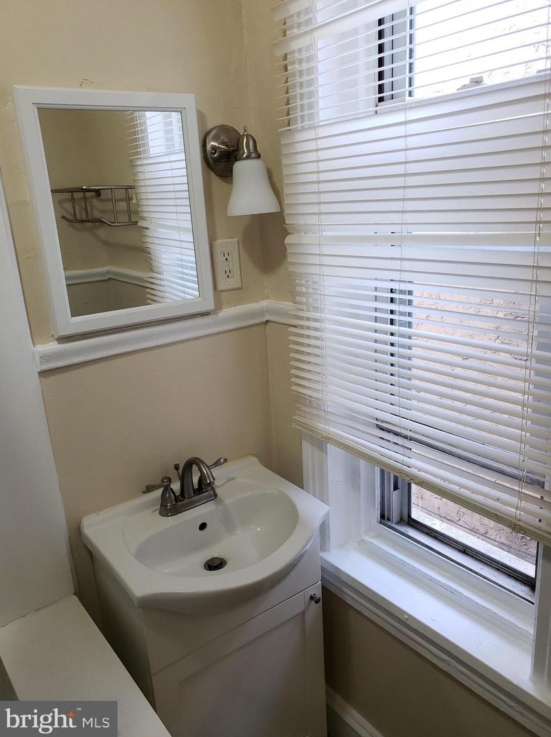 1443 Hobart St, Philadelphia PA  19131-3816 exterior