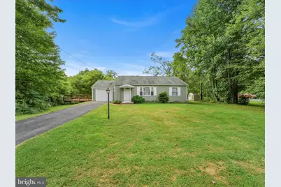 1042 W Woodland Drive, Pottsville, PA 17901 - Photo 1