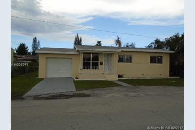10425 NW 10th Ave - Photo 1