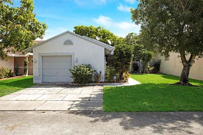 1251 SW 109th Ave - Photo 1