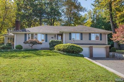 14 Hemlock Dr North Caldwell Nj 07006 Mls 1948201 Coldwell Banker