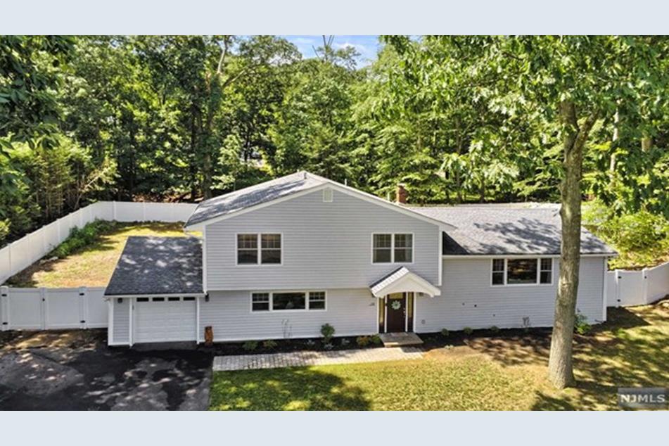 10 Chicasaw Dr, Oakland, NJ 07436 MLS 21029173 Coldwell Banker