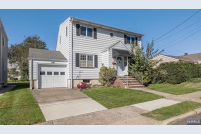 10 Acorn St, Totowa, NJ 07512 - MLS 21042324 - Coldwell Banker