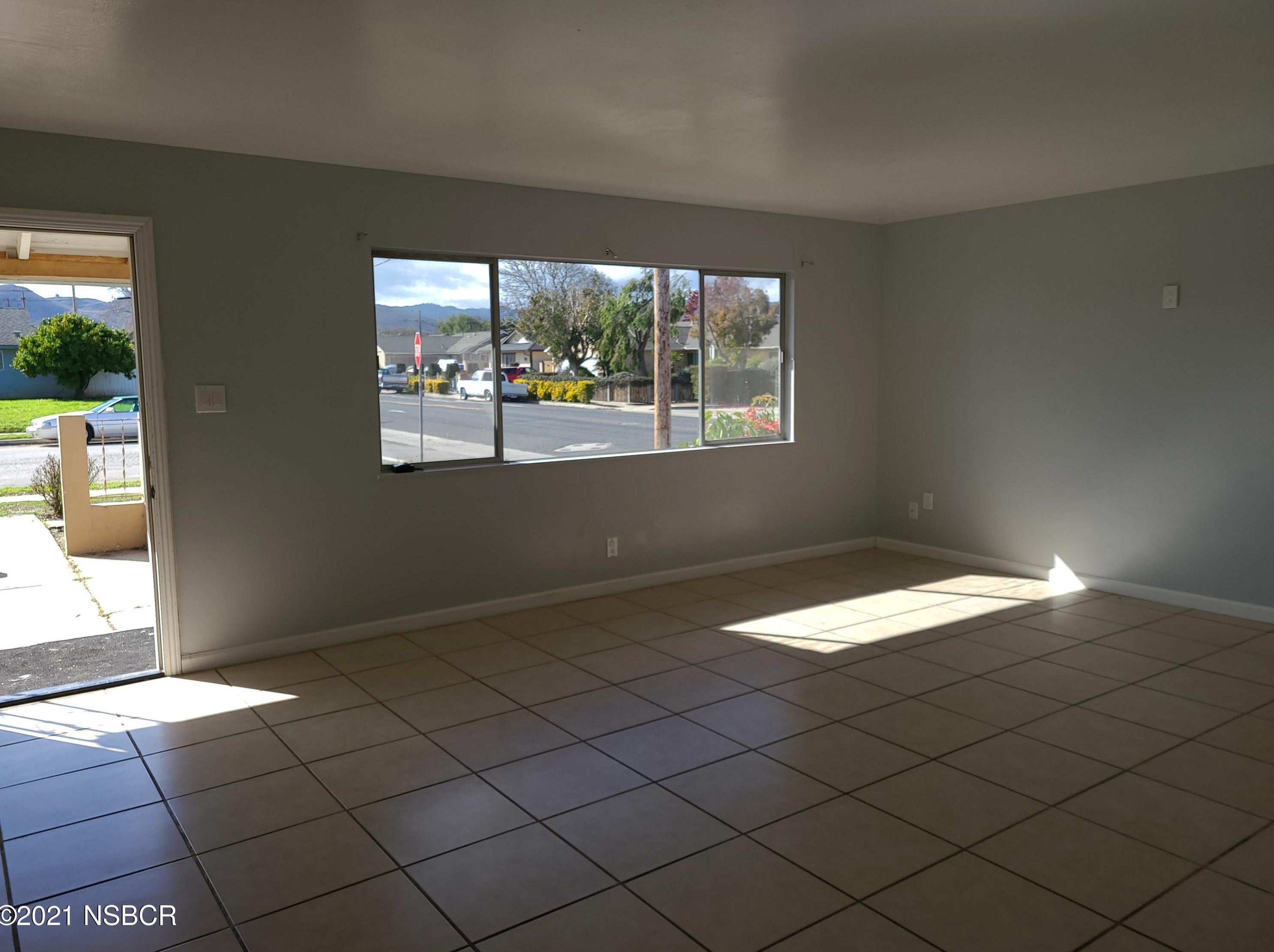 1501 Oak Ave, Lompoc, CA 93436-3823