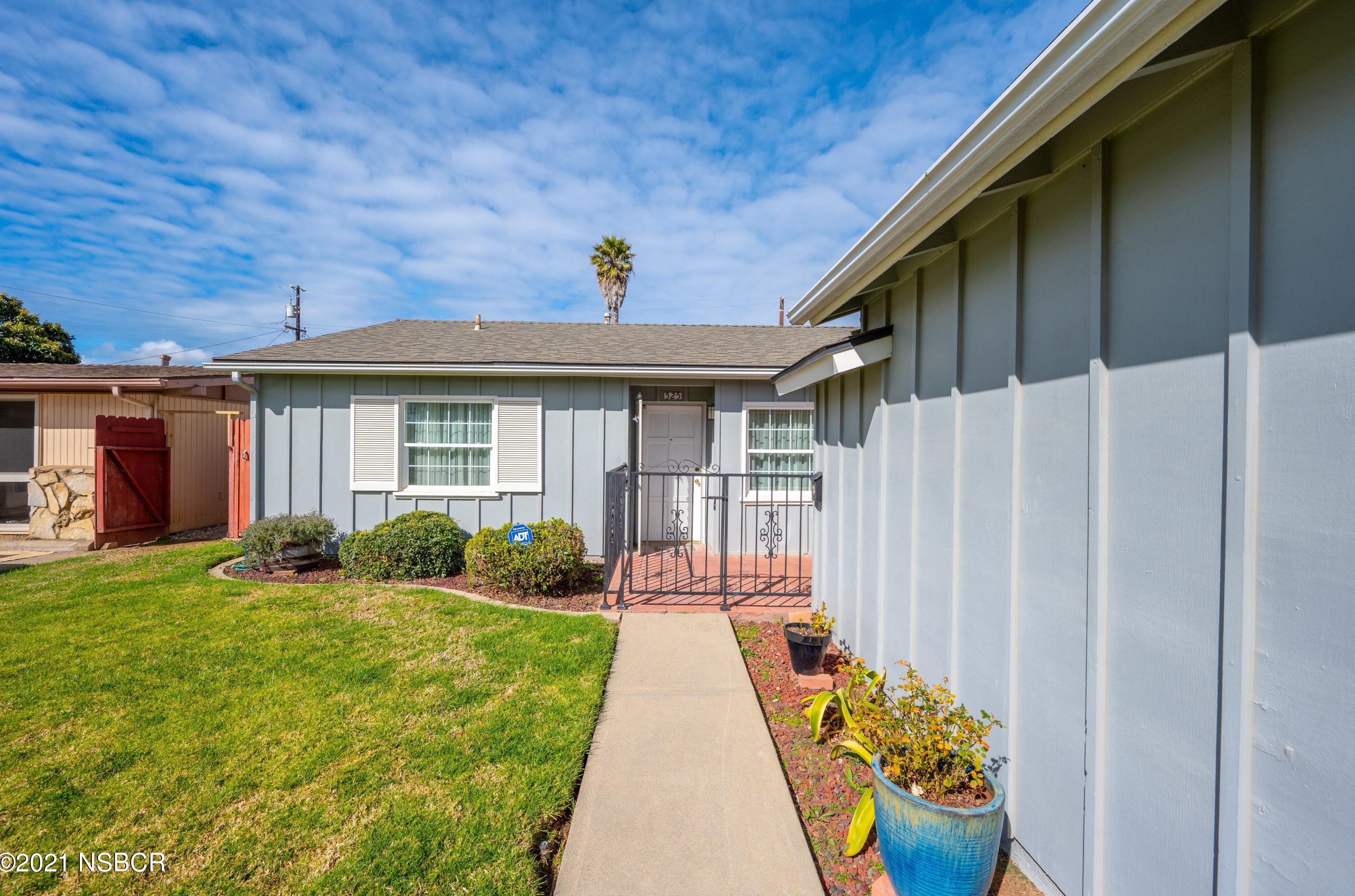525 2nd St, Lompoc, CA 93436-5427
