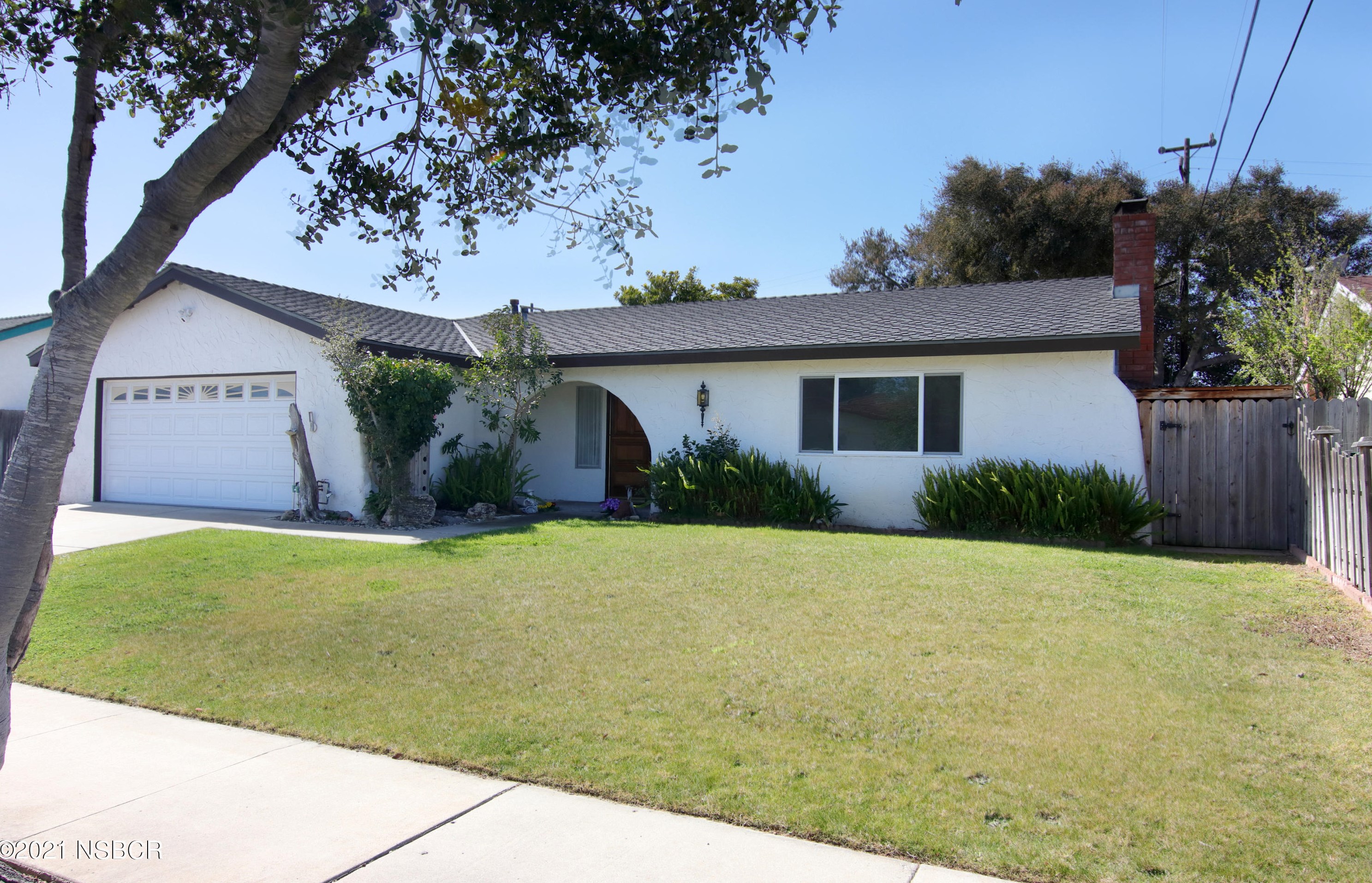 225 Pegasus Ave, Lompoc, CA 93436-1237