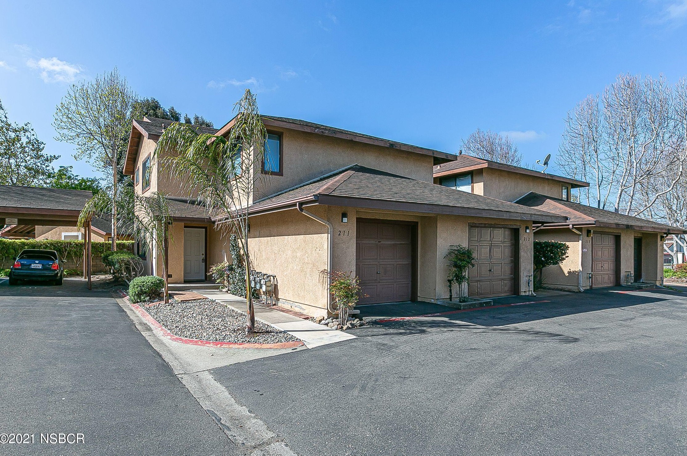 211 Village Circle Dr, Lompoc, CA 93436-5630