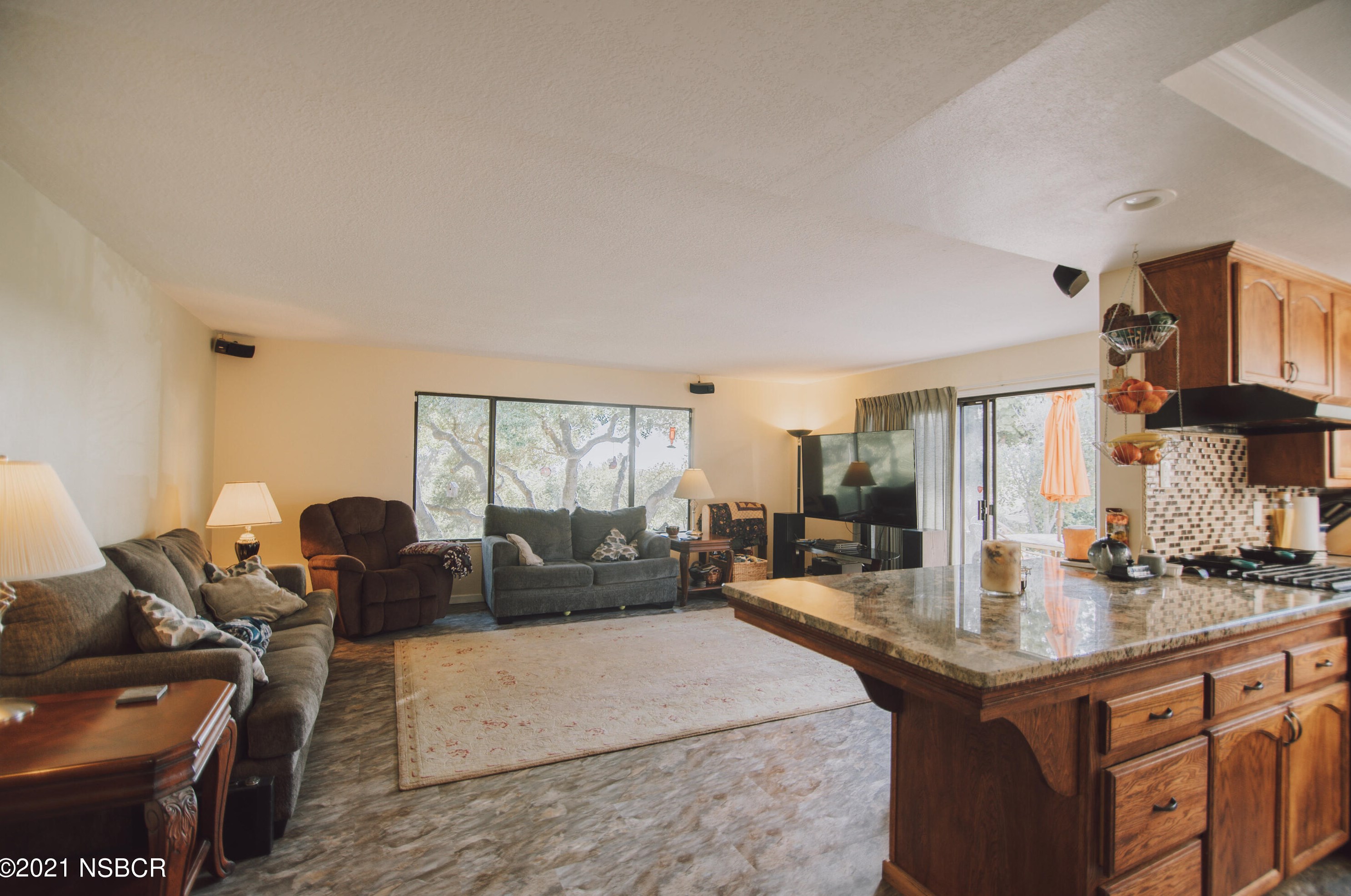 297 Oak Hill Dr, Lompoc, CA 93436-1106