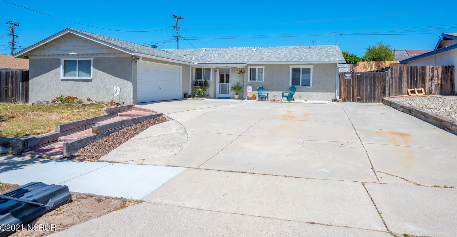 237 Orion Ave, Lompoc, CA 93436-1235