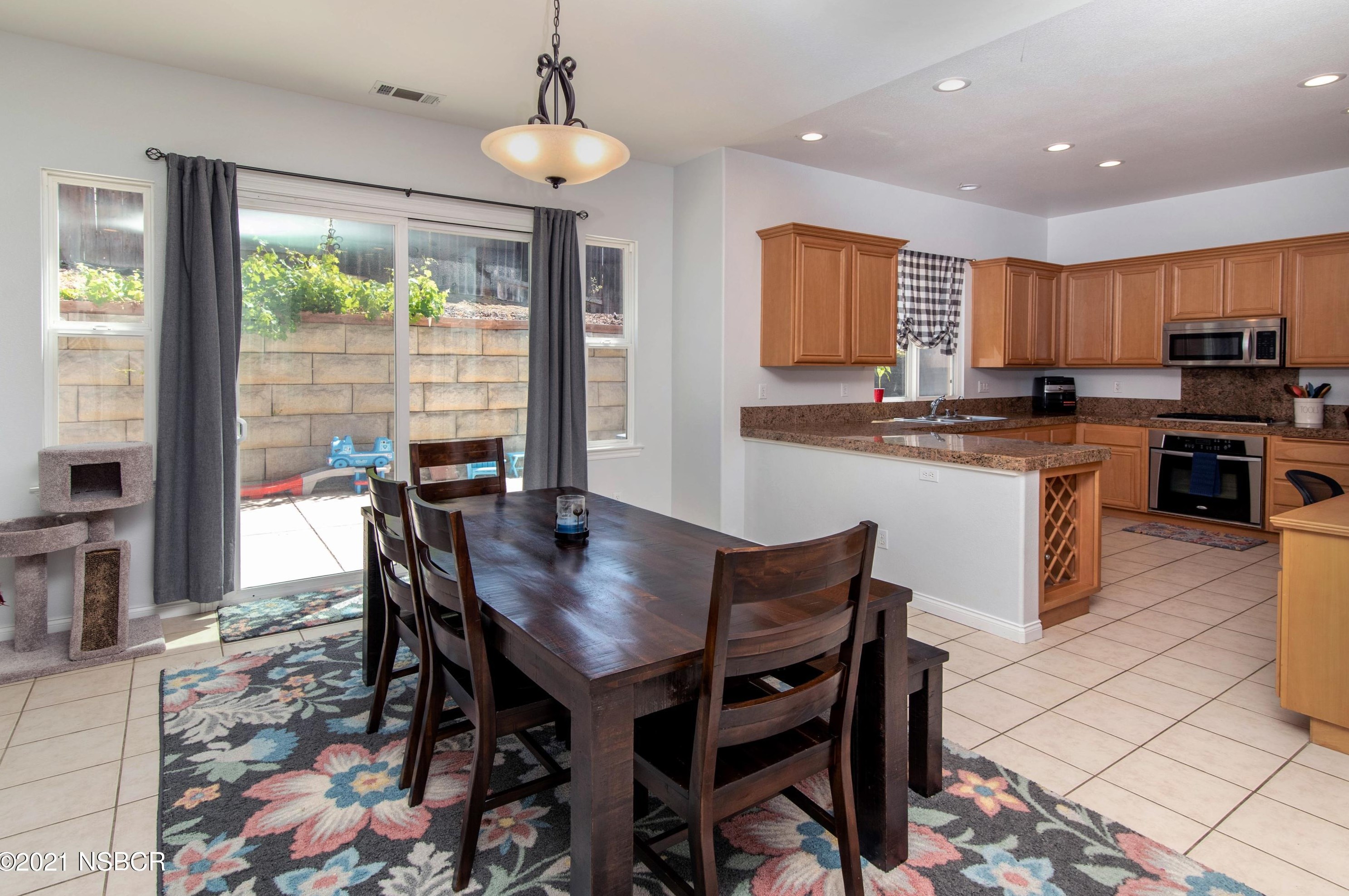 3725 Jupiter Ave, Lompoc CA  93436-1940 exterior