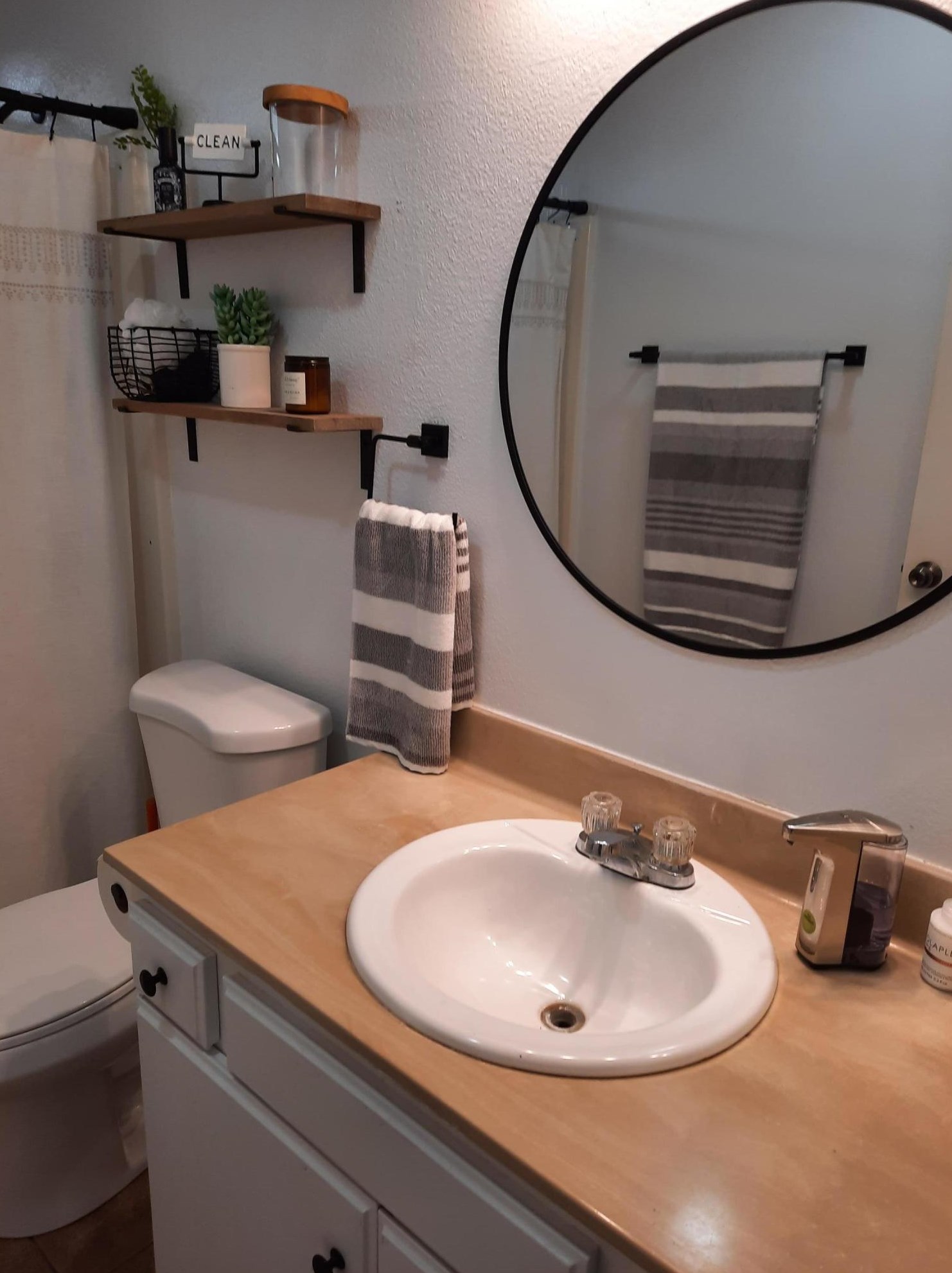 917 M Pl, Lompoc CA  93436-4077 exterior