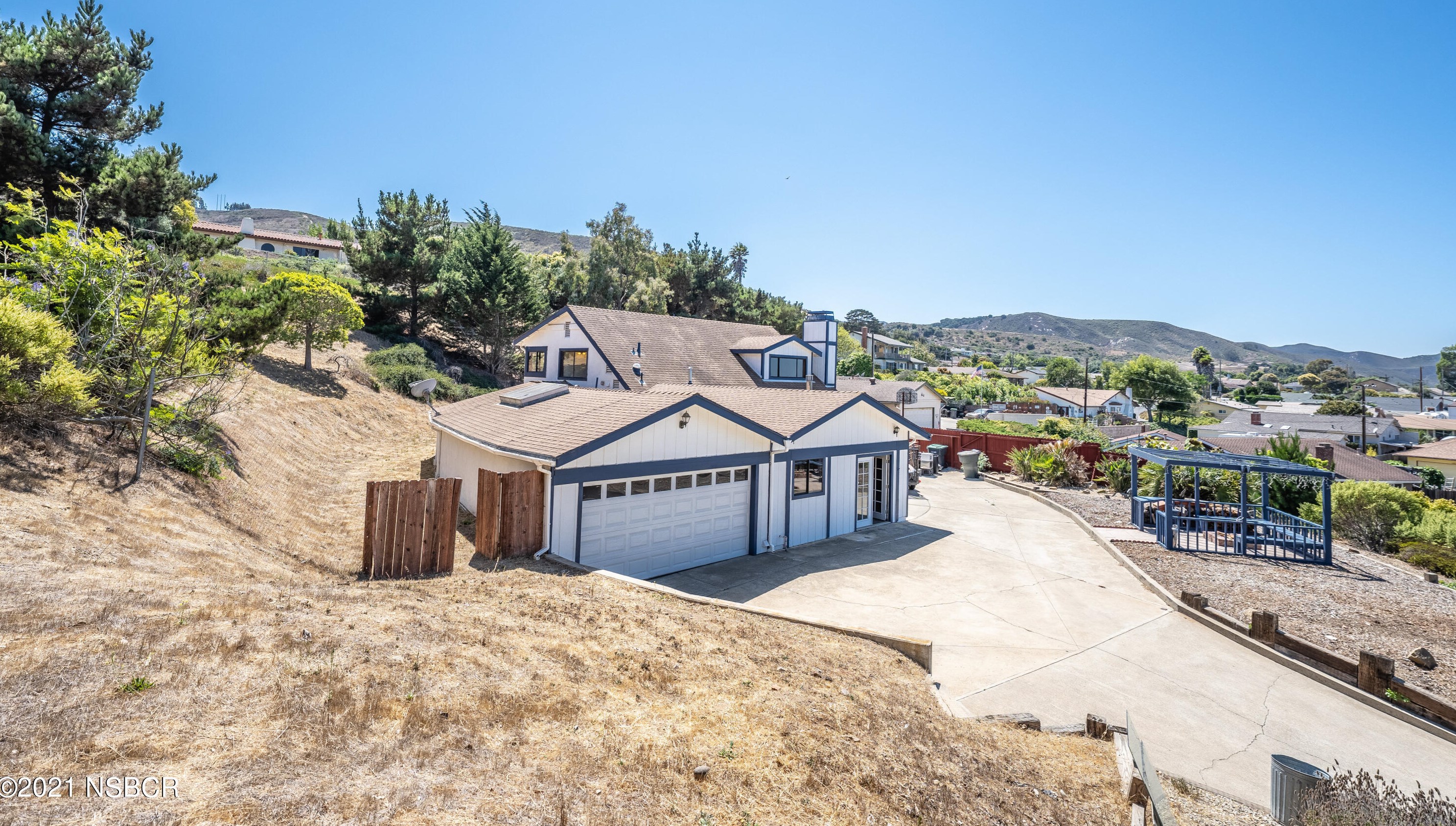 416 1st St, Lompoc, CA 93436-7921