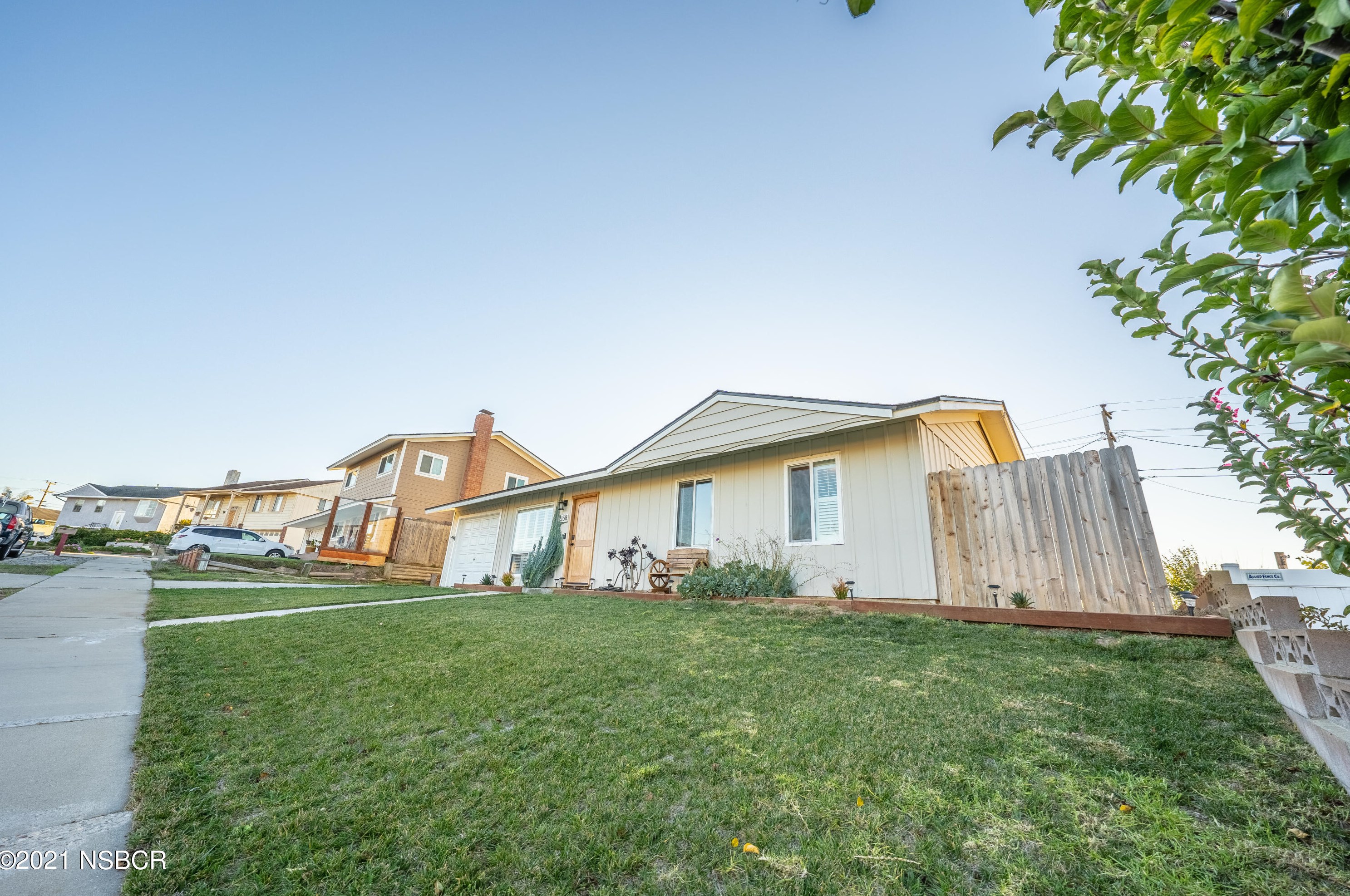 558 Sunbeam Rd, Lompoc, CA 93436-1831