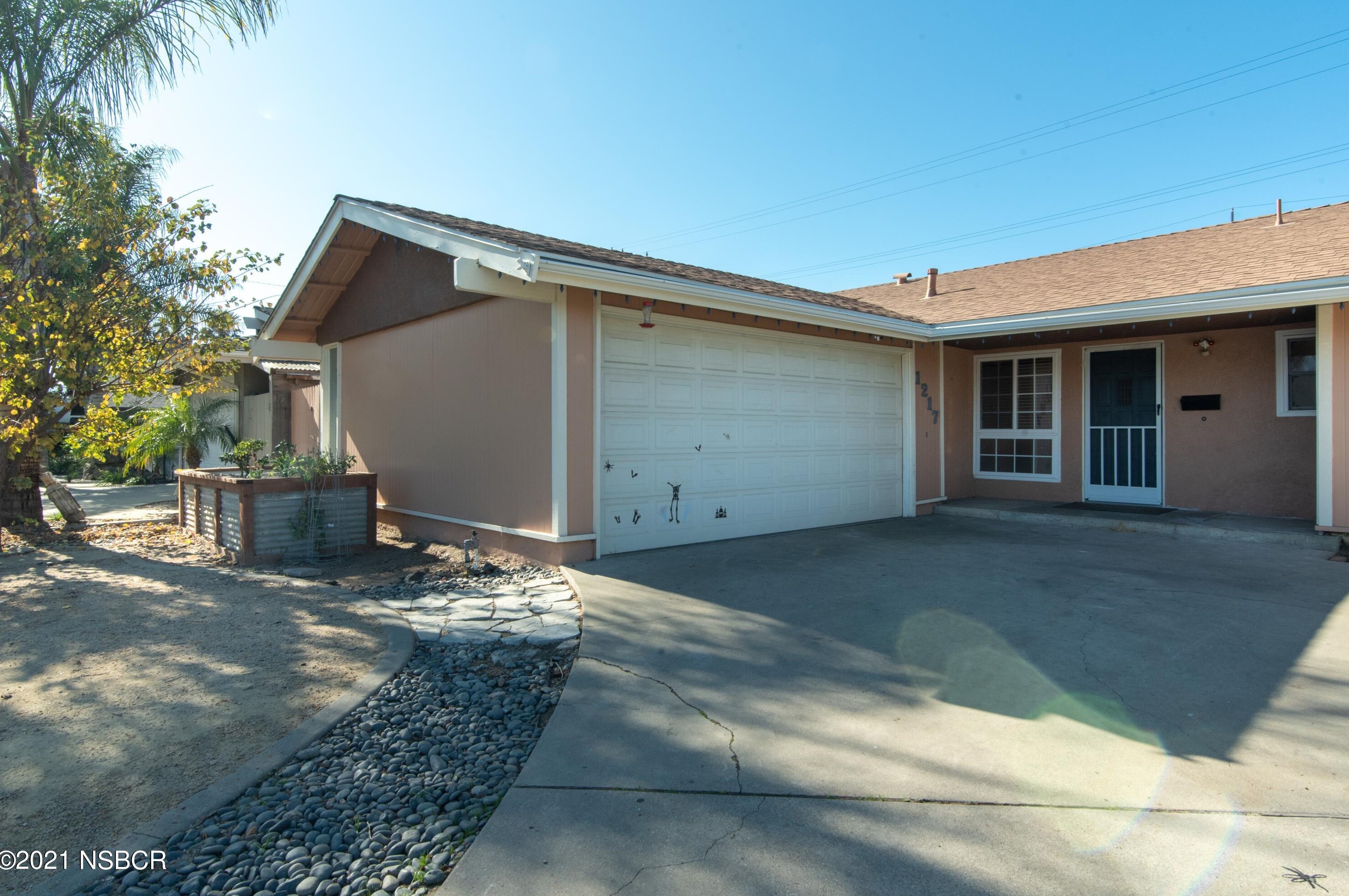 1217 Orchid St, Lompoc, CA 93436-3548