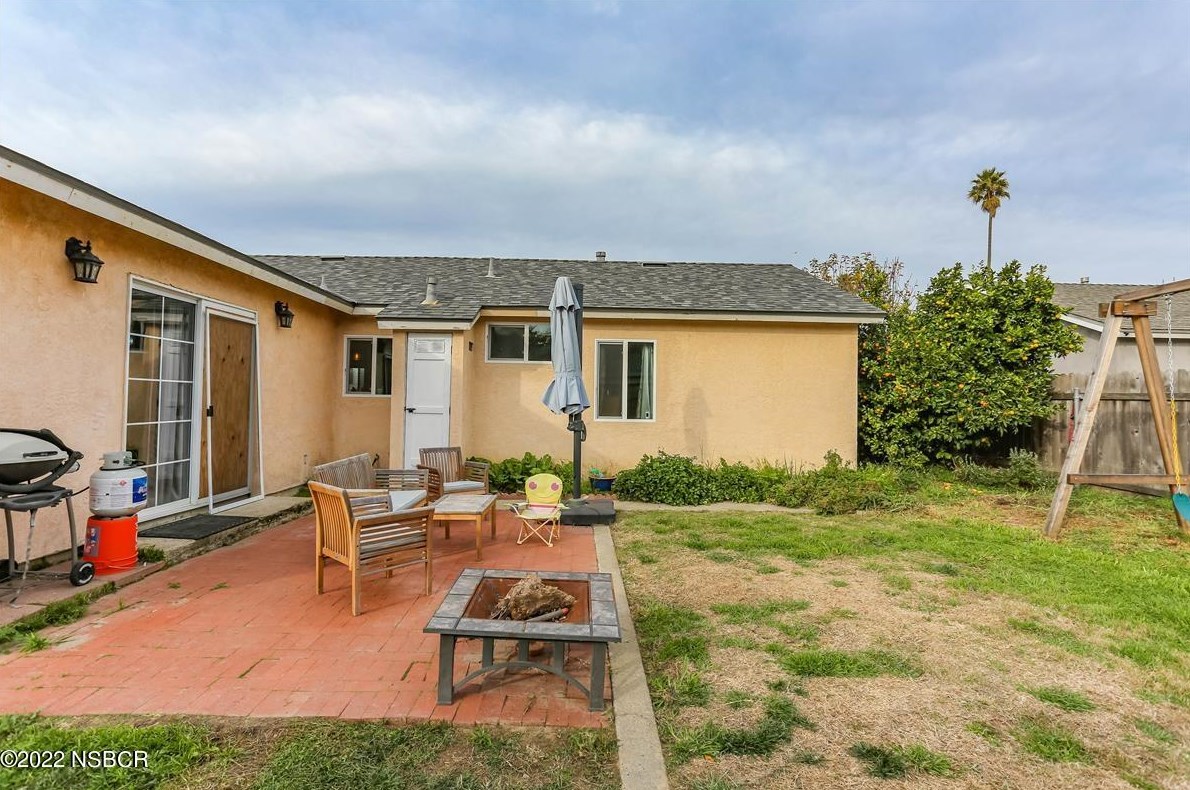 1108 Peach Ave, Lompoc CA 93436-7055 exterior