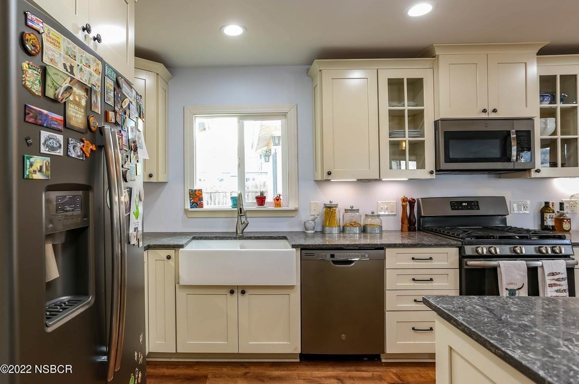 1108 Peach Ave, Lompoc CA 93436-7055 exterior