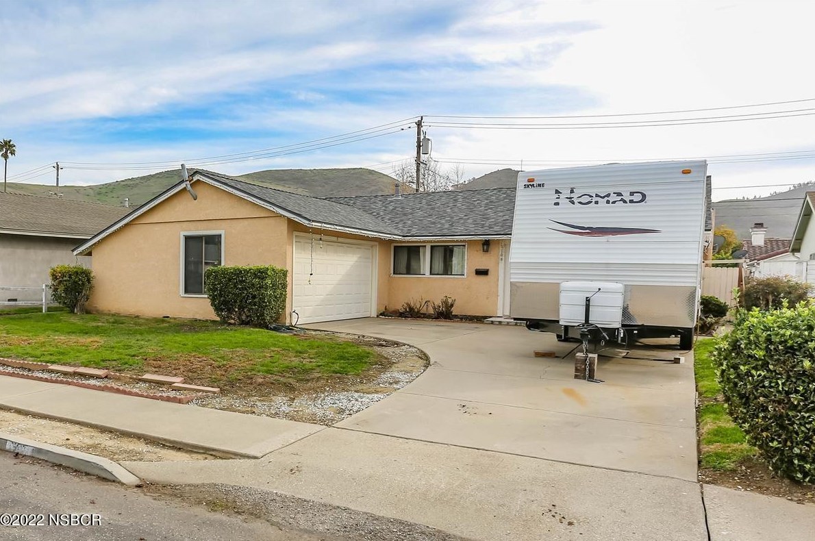 1108 Peach Ave, Lompoc, CA 93436-7054