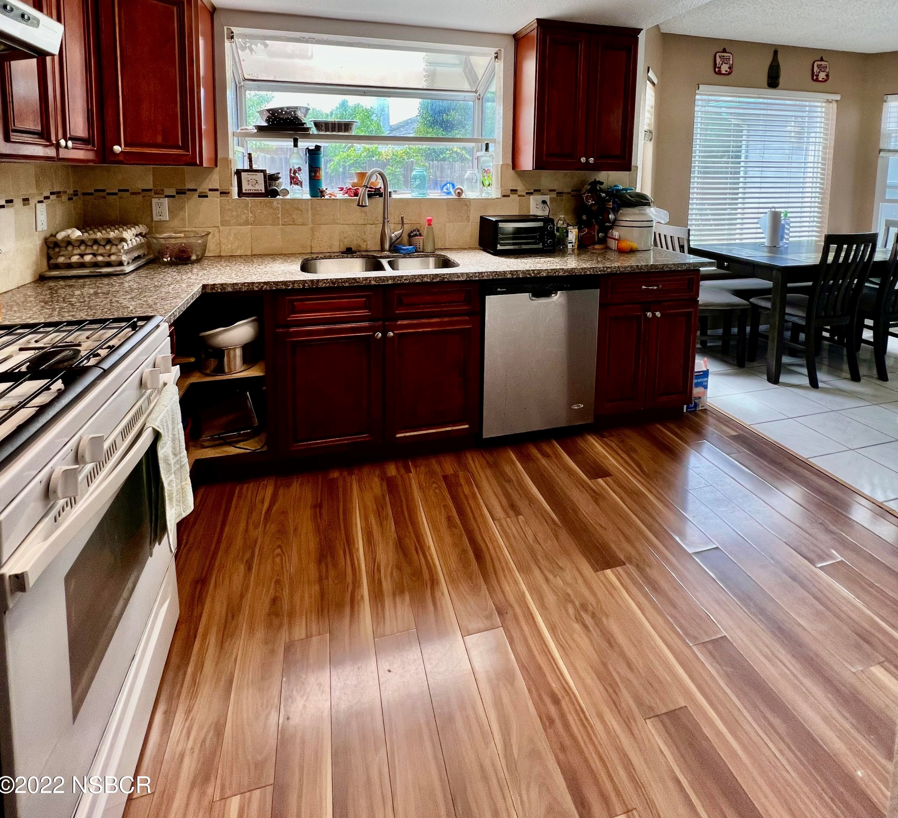 1233 Aster Ln, Lompoc, CA 93436-3247