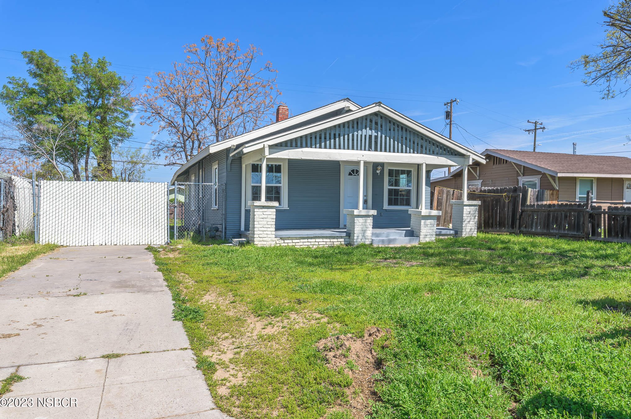 3875 E Thomas Ave, Fresno, CA 93702