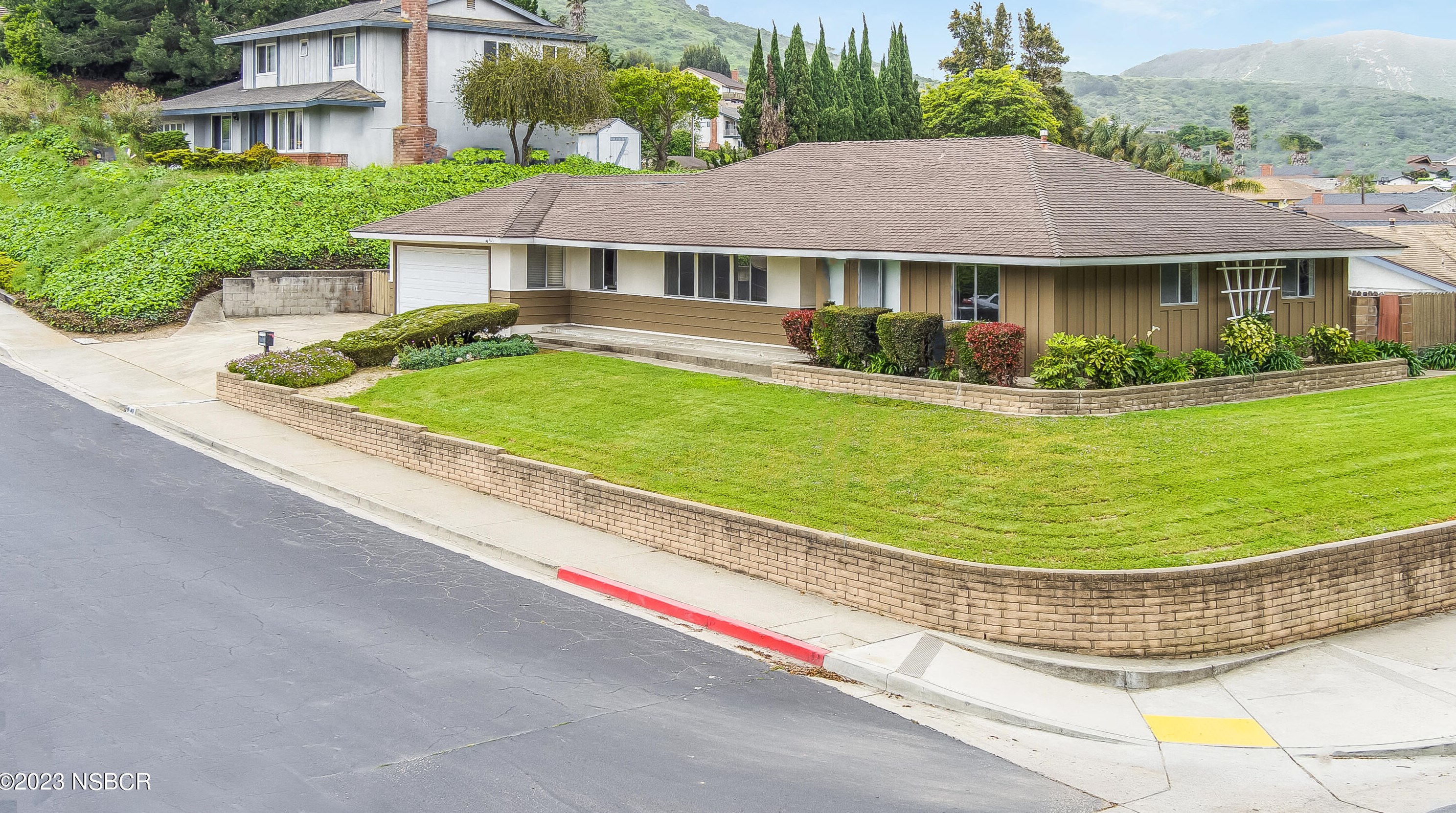 401 Hawthorne St, Lompoc, CA 93436-7922