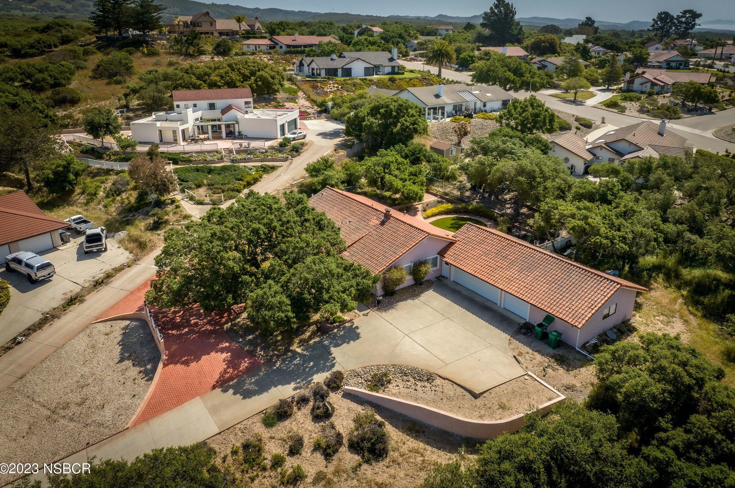 341 Medinah Ln, Lompoc, CA 93436-1105