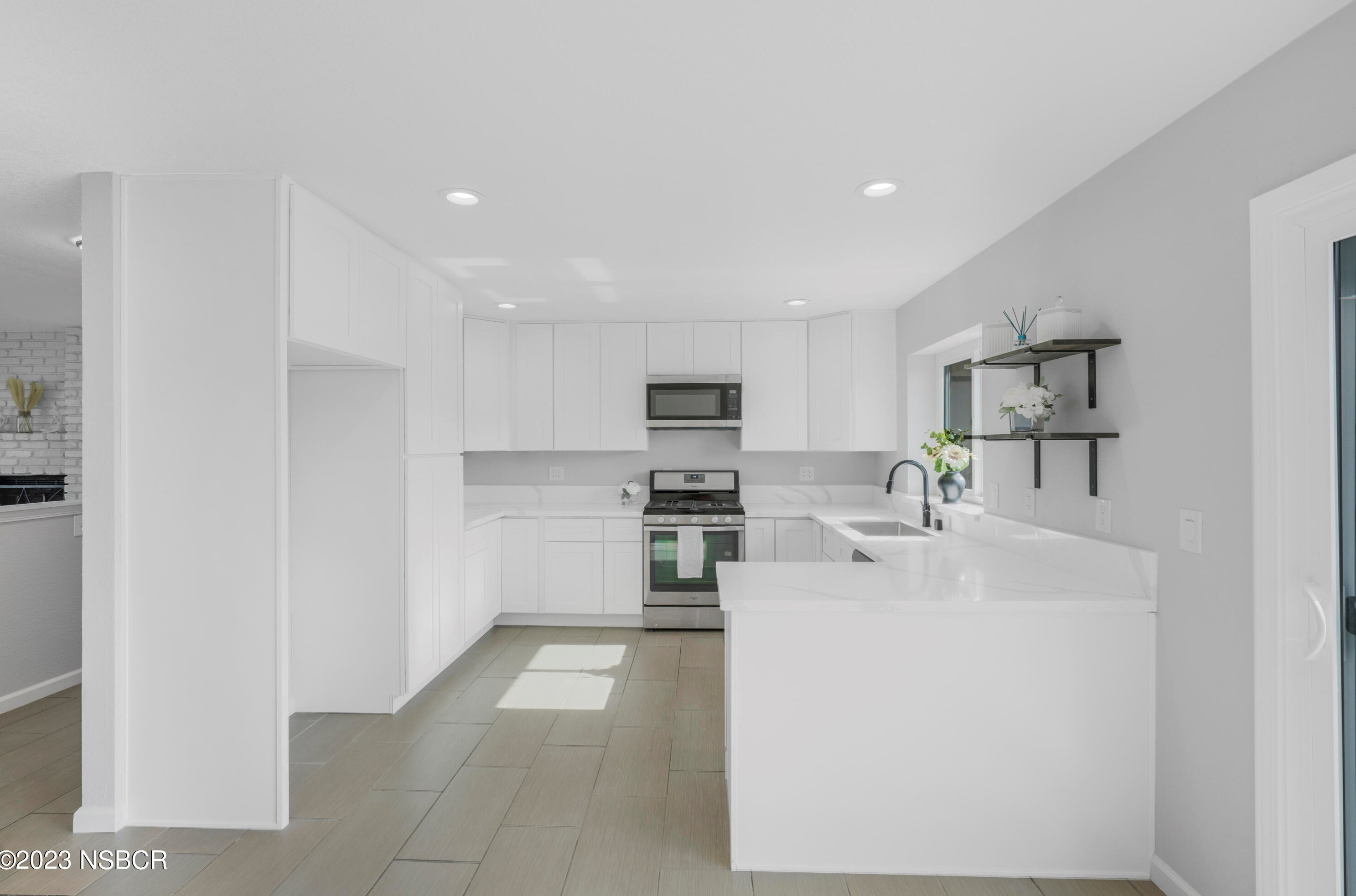 801 Oak Ave, Lompoc CA  93436-4221 exterior