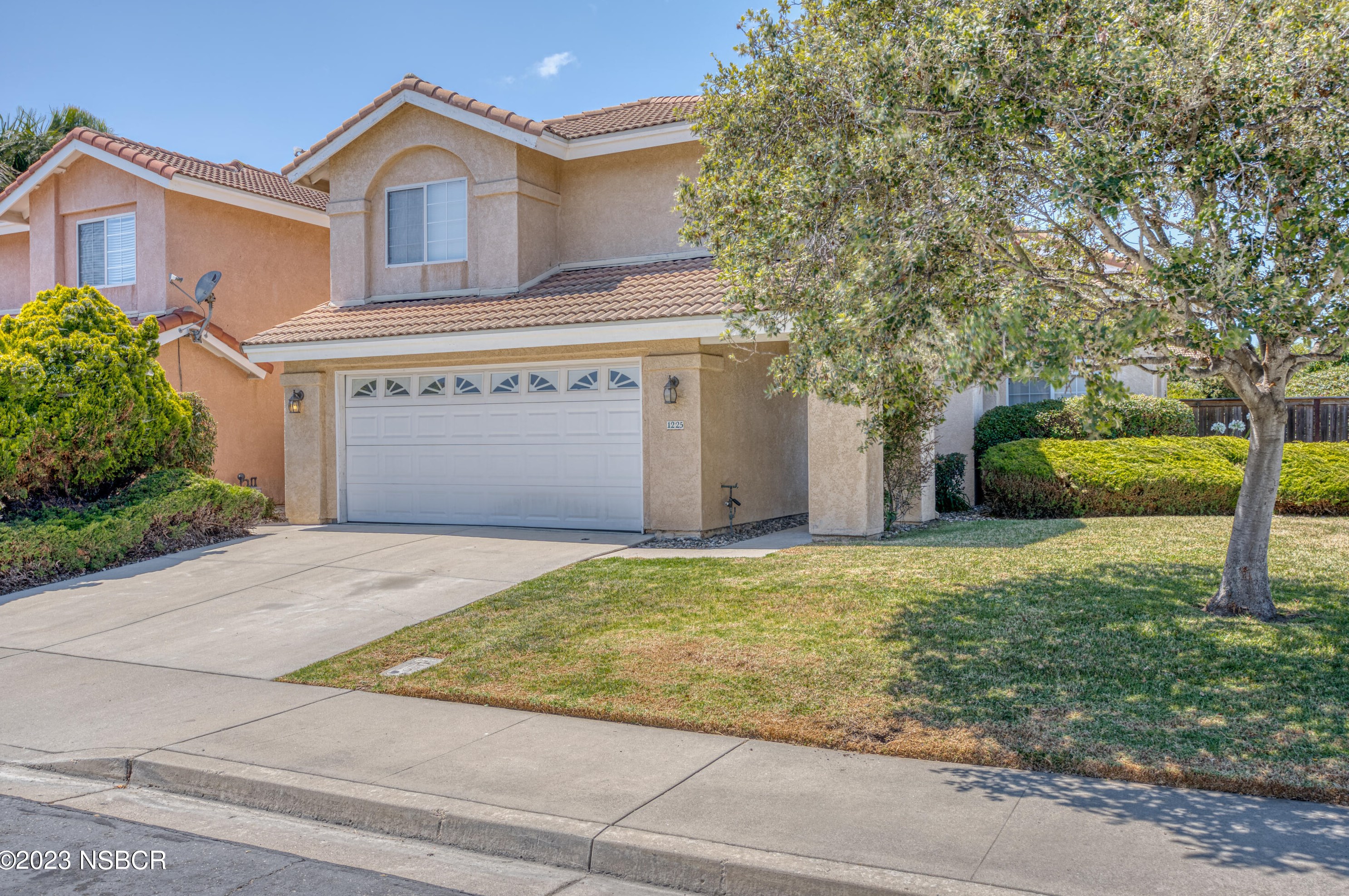 1225 Eastbrook Dr, Lompoc, CA 93436-8117