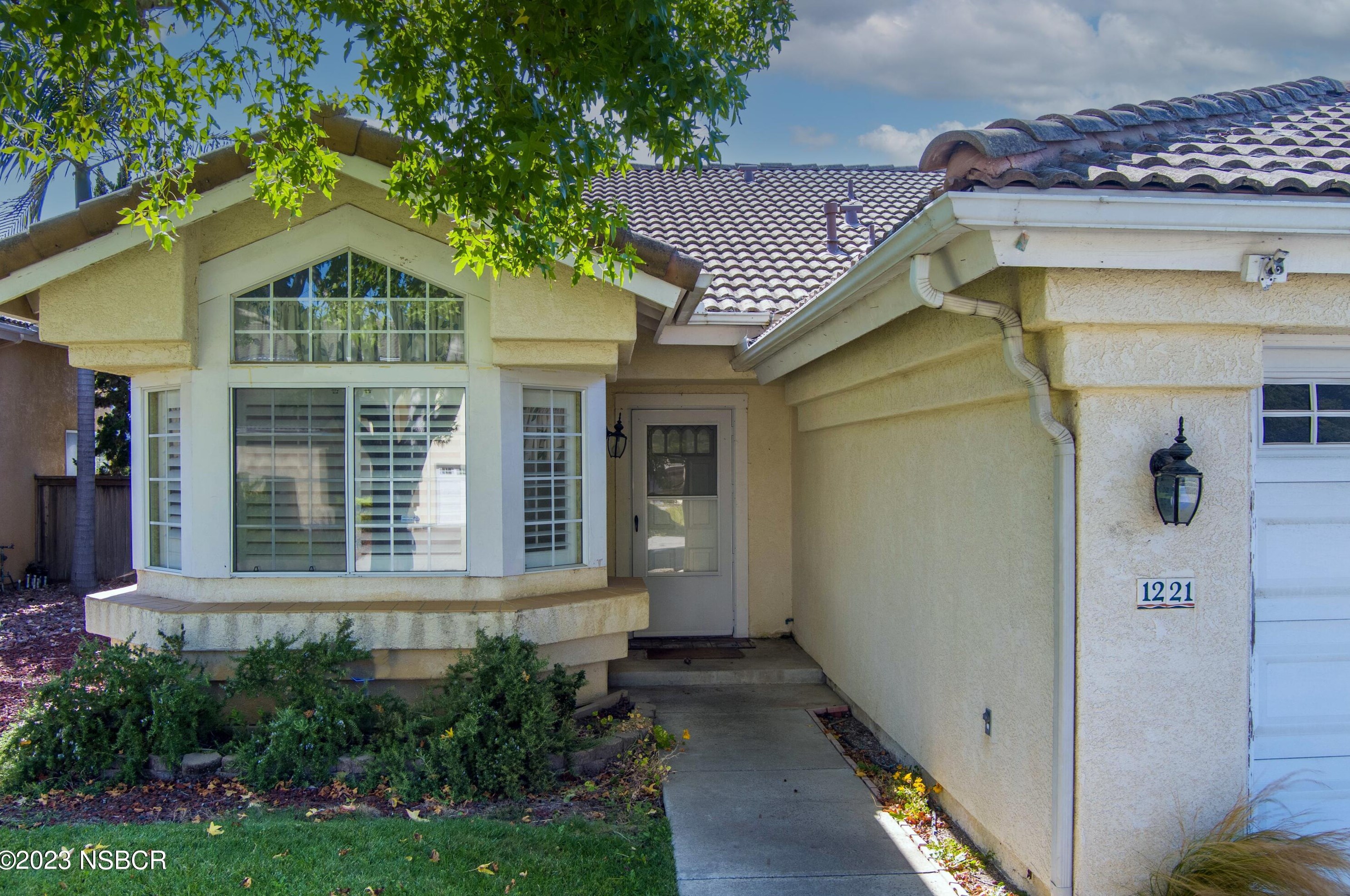 1221 Westbrook Dr, Lompoc, CA 93436-3391